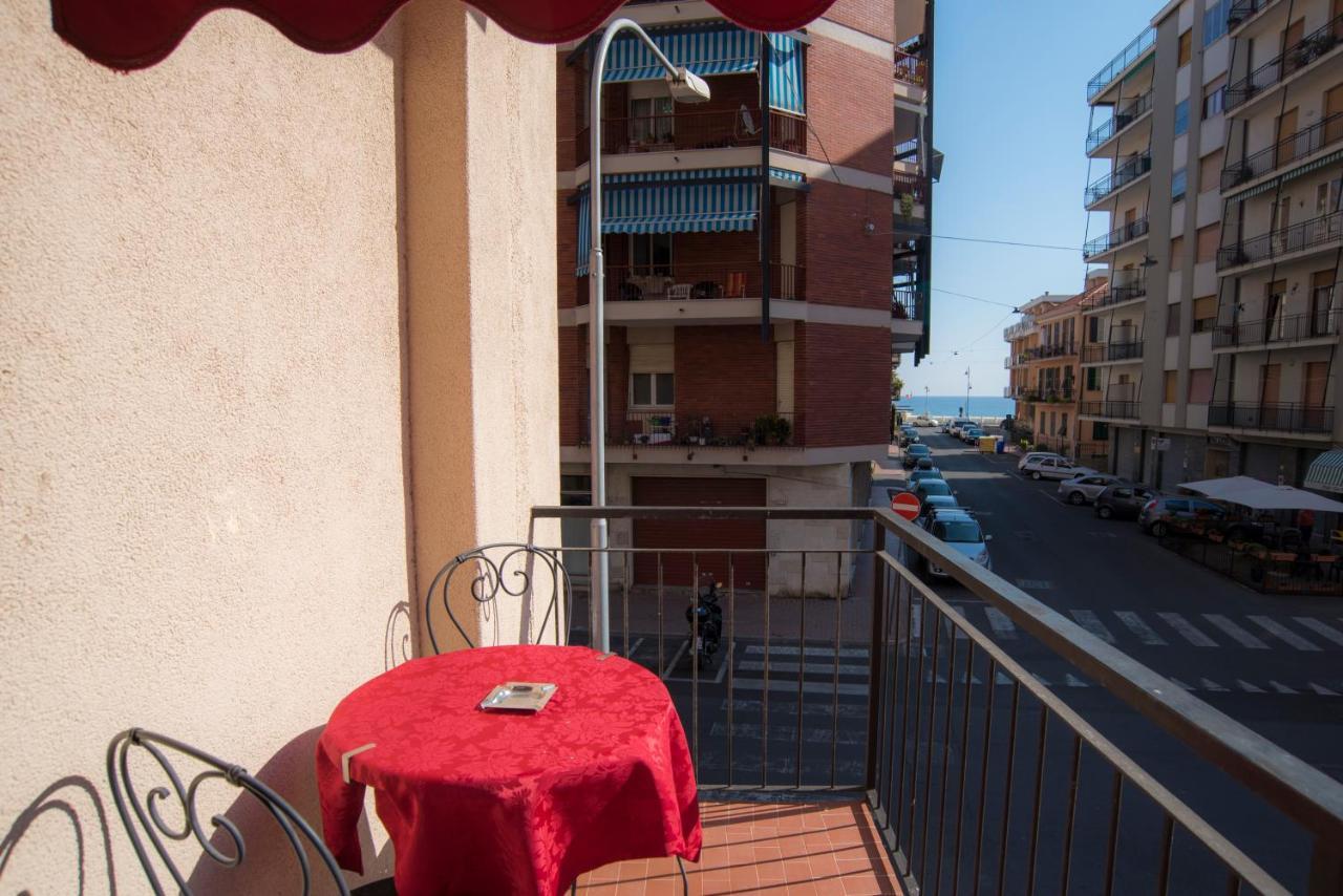 Hotel Marisa Albenga Exterior photo